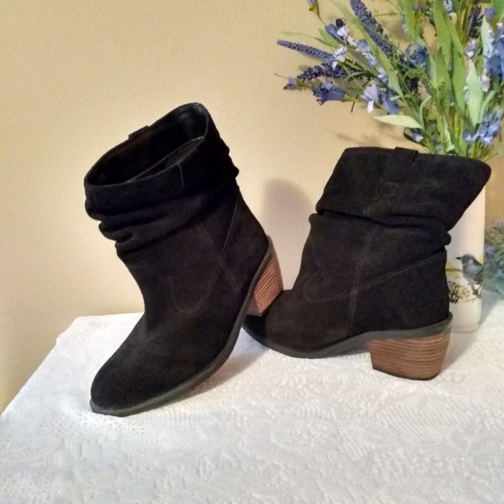 Nwot  Suede boots size 8